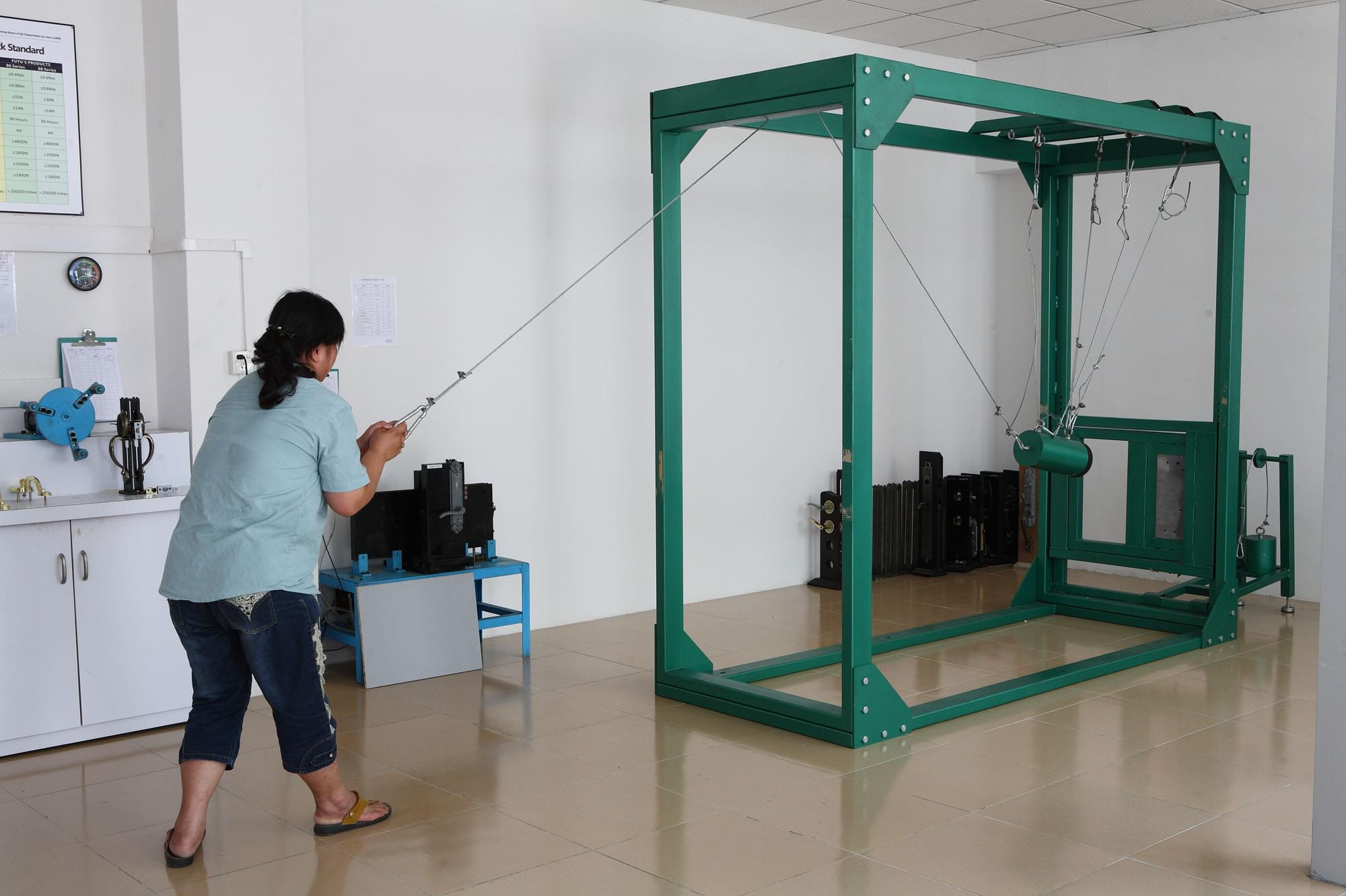 大（dà）門鎖_撞擊測試