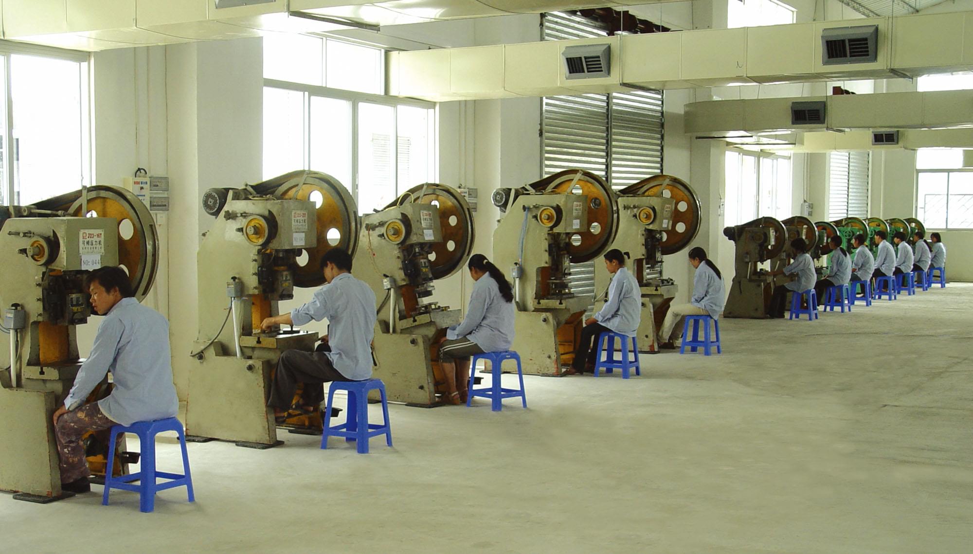 大（dà）門鎖（suǒ）車間一角2