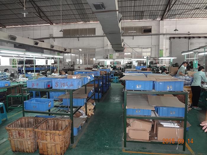 推拉門鎖車間幹（gàn）淨整齊