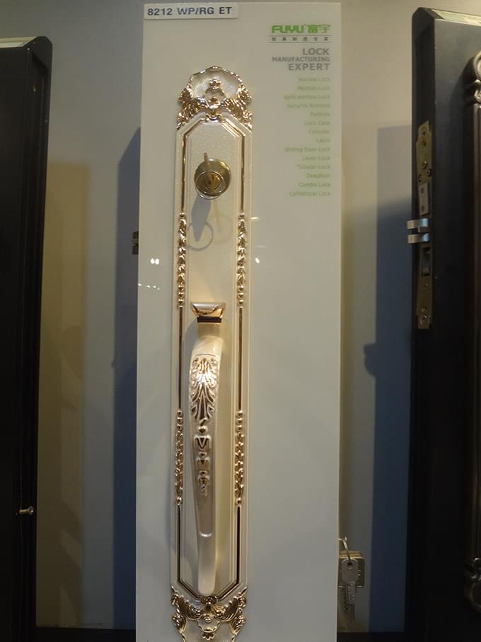 高（gāo）檔別墅門鎖烤瓷白